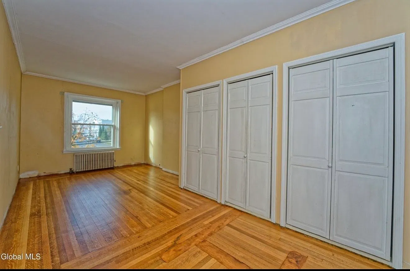 4 bed, 2.5 bath, 2760 sqft, $2,700 — Photo 3