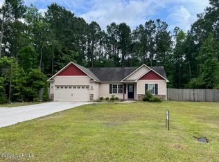852 Old Folkstone Rd, Sneads Ferry, NC 28460