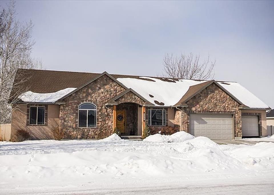 1st image of 2838 S Hidden Hutch Dr