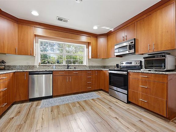 4th image of 812 NW 36th Ter