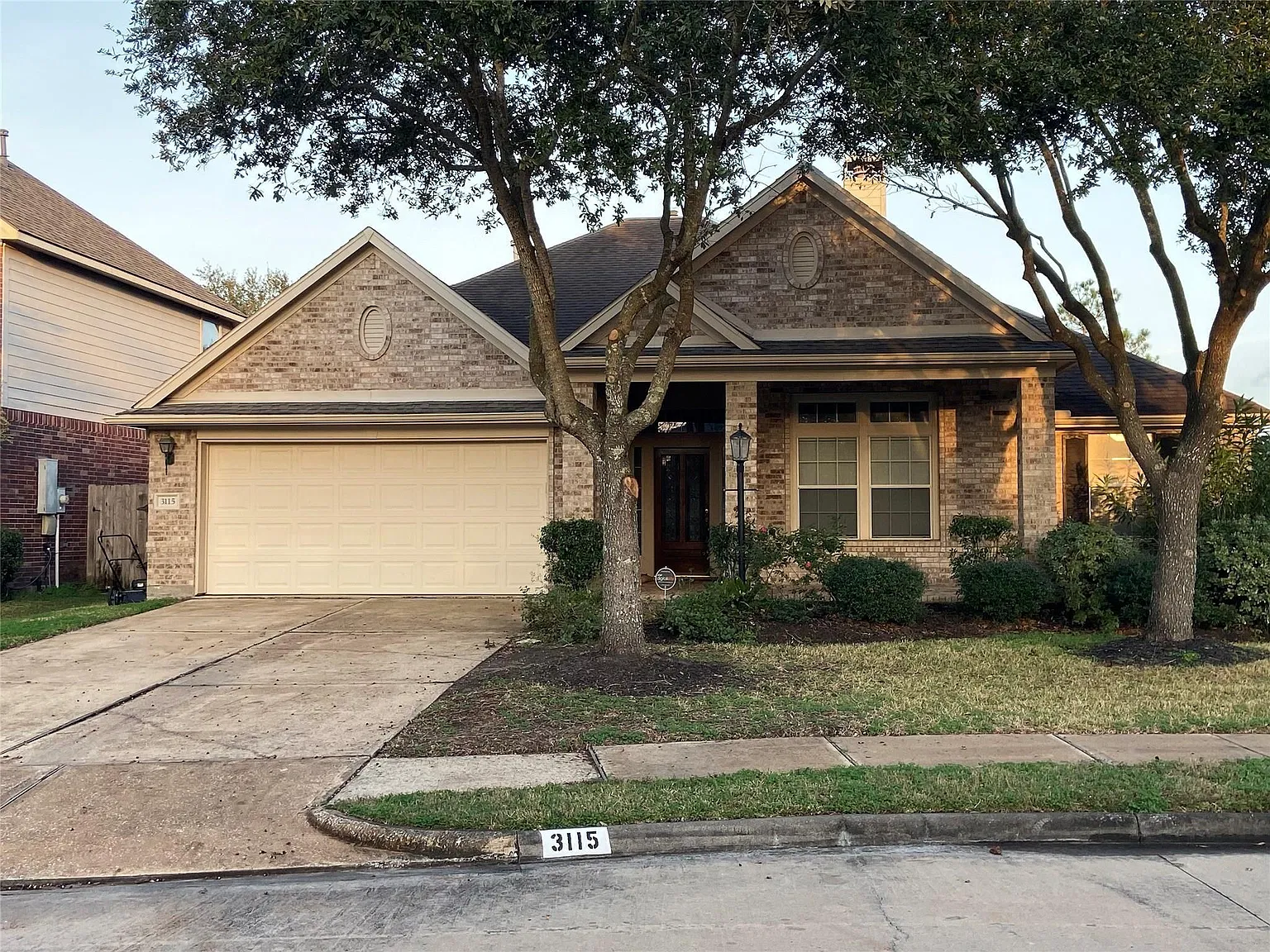 4 bed, 2.0 bath, 2292 sqft, $2,500 — Photo 1