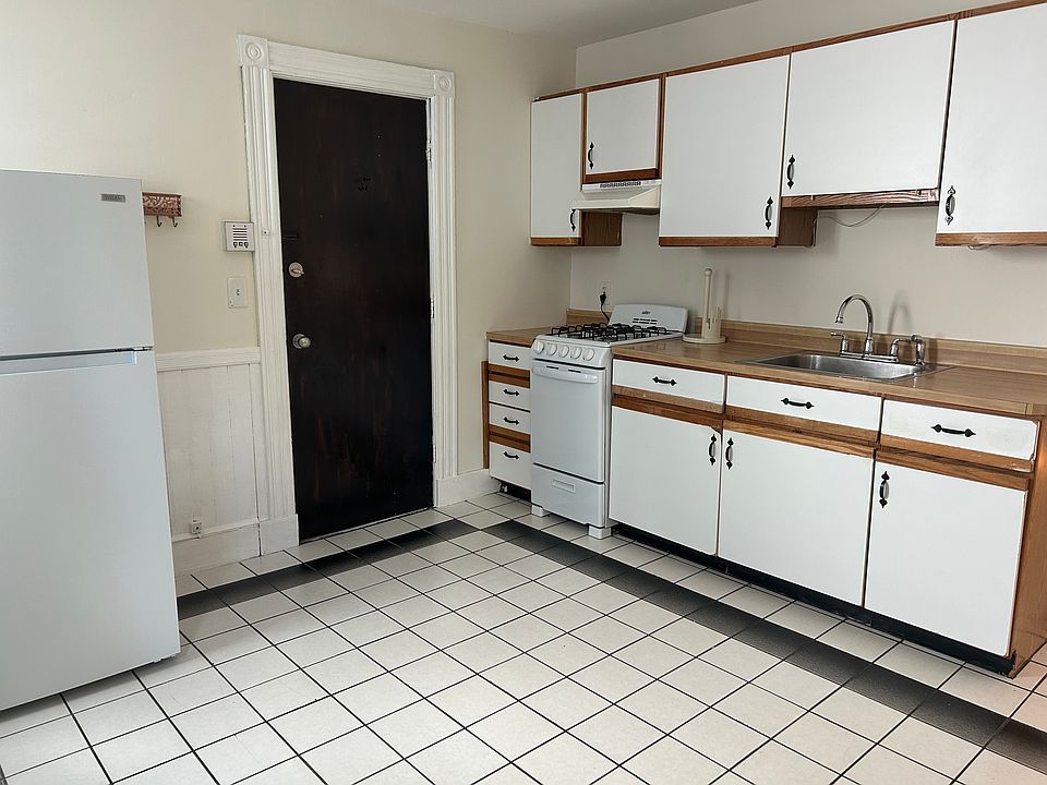 1st image of 18 Reed Ave #1