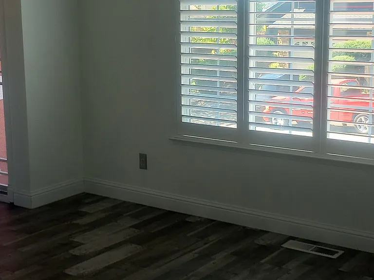 290 Riverview Dr — Photo 9