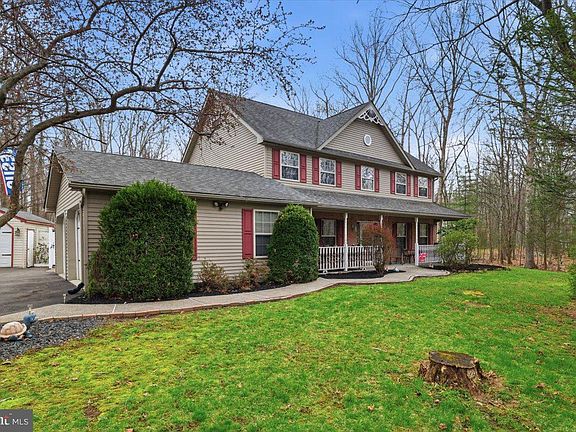 3rd image of 9 Hickory Dr