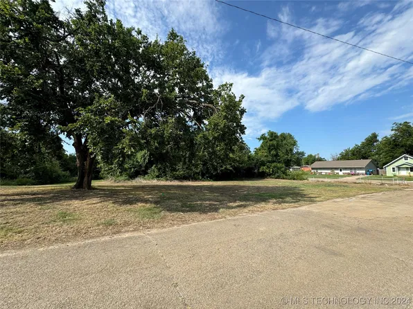 203 E 2nd St, Cushing, OK 74023