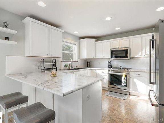 4th image of 1198 Woodfield Trl