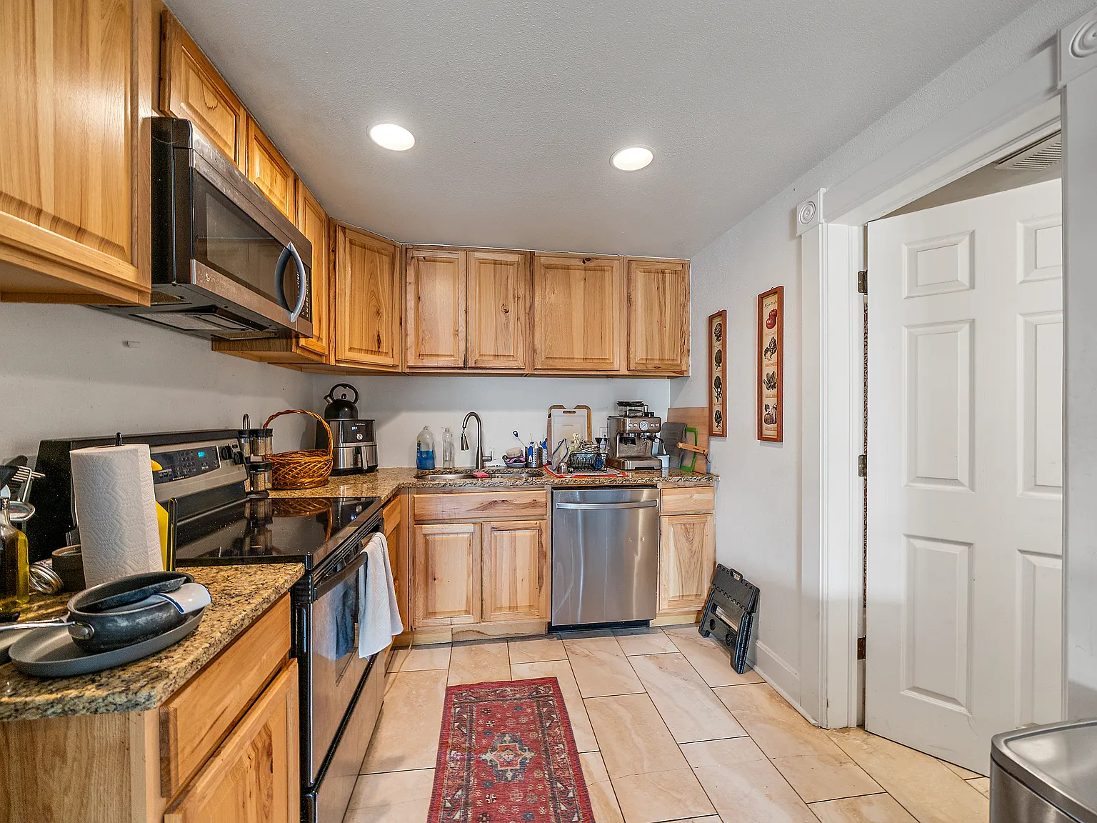 3 bed, 2000 sqft, $2,500 — Photo 4