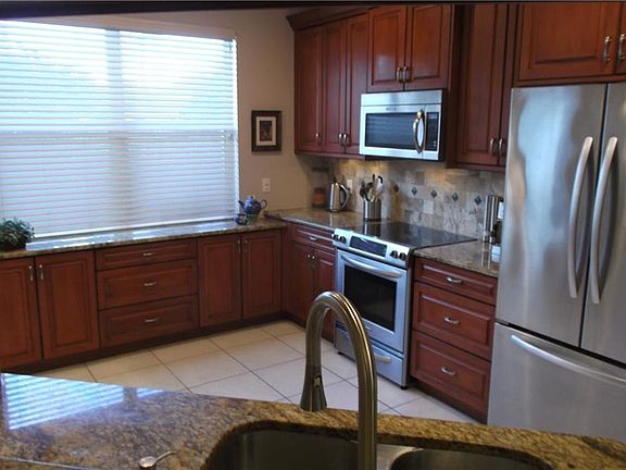 3rd image of 735 Vallance Way NE