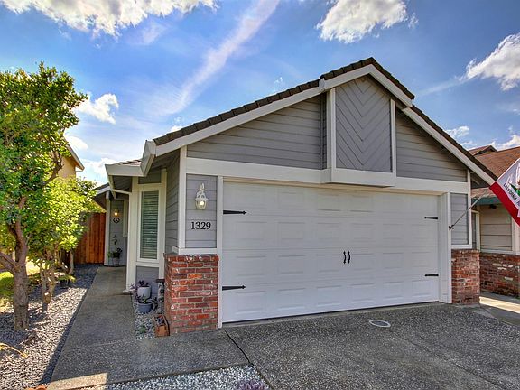 2nd image of 1329 Hidalgo Cir
