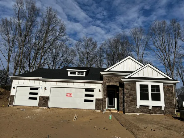 17452 Baltrusol Dr, Spring Lake, MI 49456