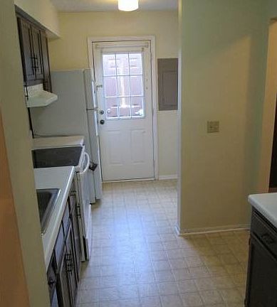 Kitchen with w/d hookups
