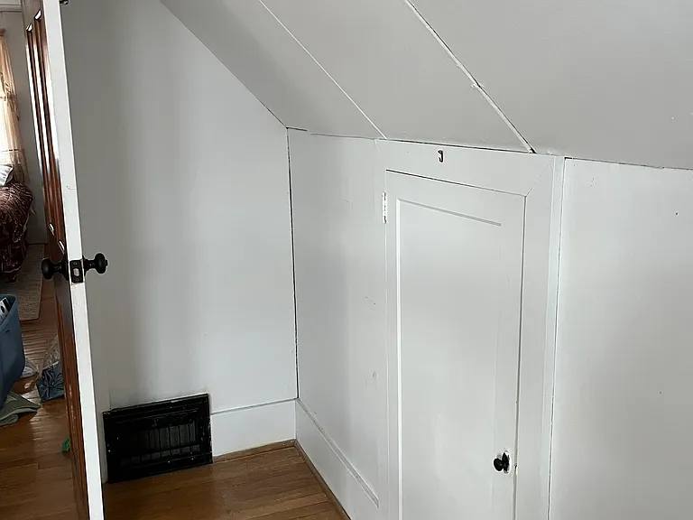 321 Linn St — Photo 20
