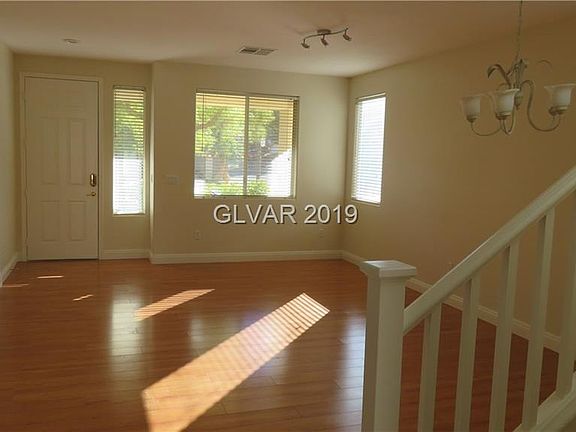 5th image of 284 Hickory Heights Ave