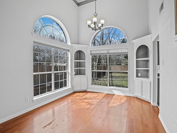 4th image of 6813 Carrington Dr