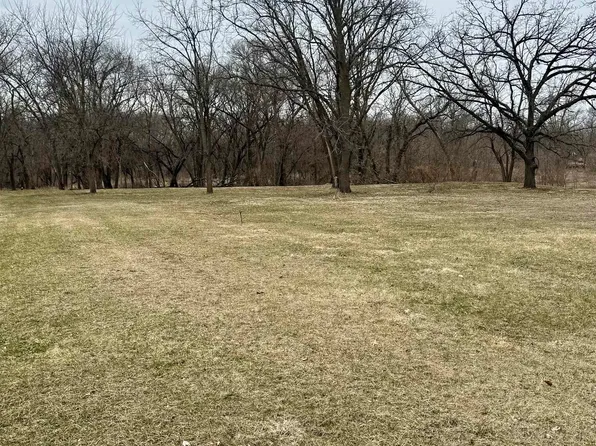 102 13th Ave SW, Oelwein, IA 50662