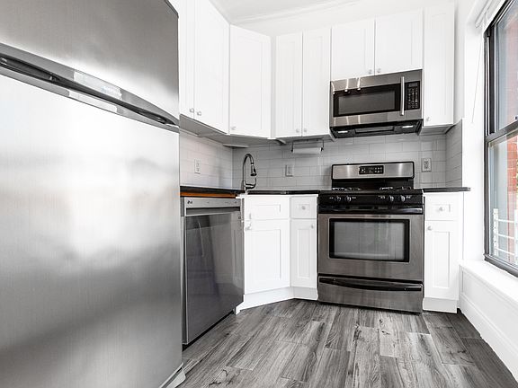 3rd image of 86 Carroll St Unit 4