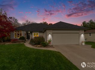 863 Bradford Holw NE, Grand Rapids, MI