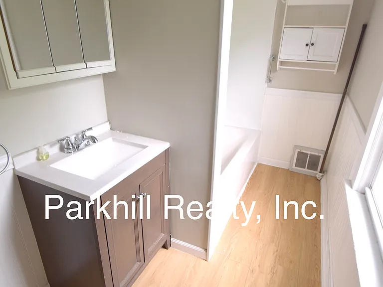 824 William St — Photo 1