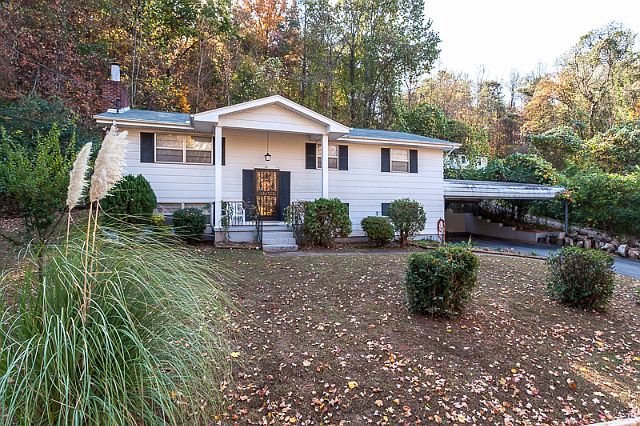 1st image of 216 Jerry Ln