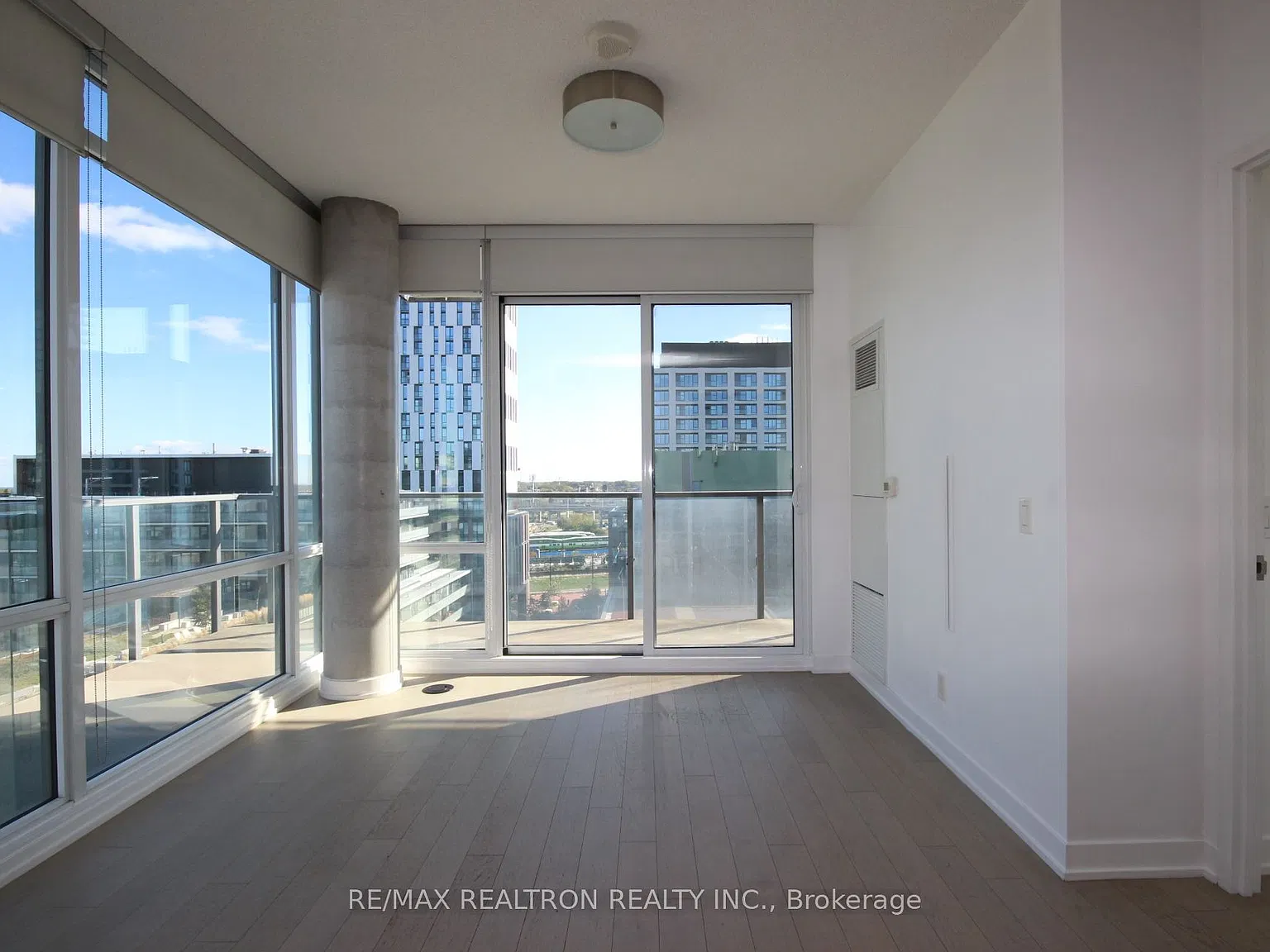 455 Front St E — Photo 4