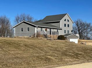 4460 160th St, Clinton, IA 52732