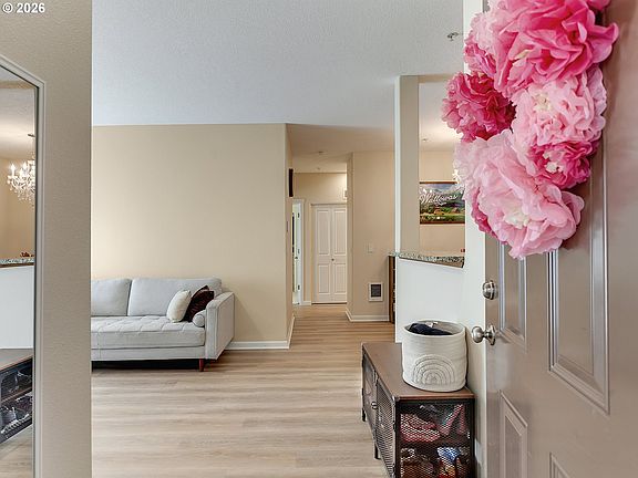 3rd image of 10664 NE Holly St #204