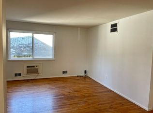35 Seeley Ln, Staten Island, NY 10308