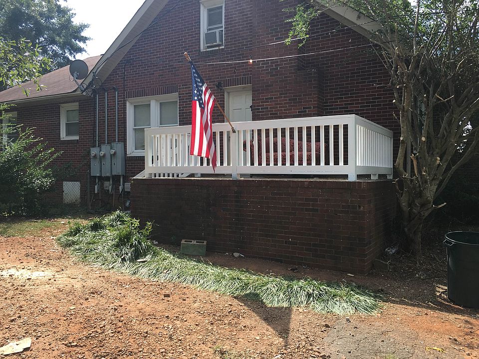 2nd image of 113 Park St #B