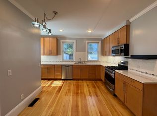 8 Elmwood St, Amesbury, MA 01913