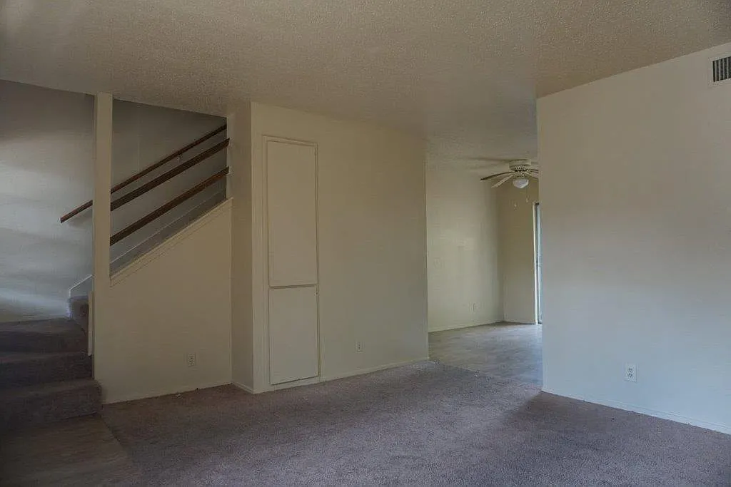2 bed, 1.5 bath, 1026 sqft, $1,350 — Photo 2