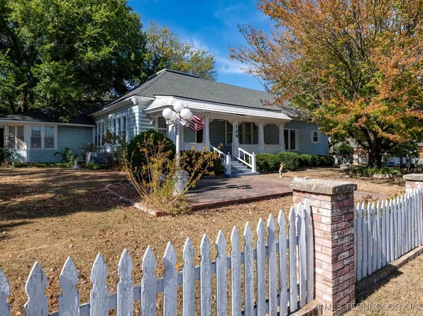 120 S 7th St, Barnsdall, OK 74002