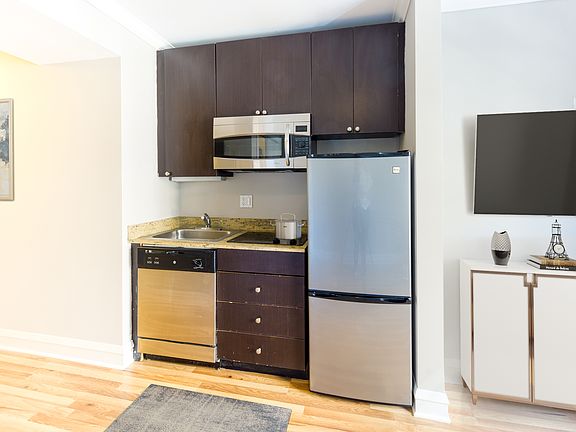 5th image of 424 W Diversey Pkwy #332