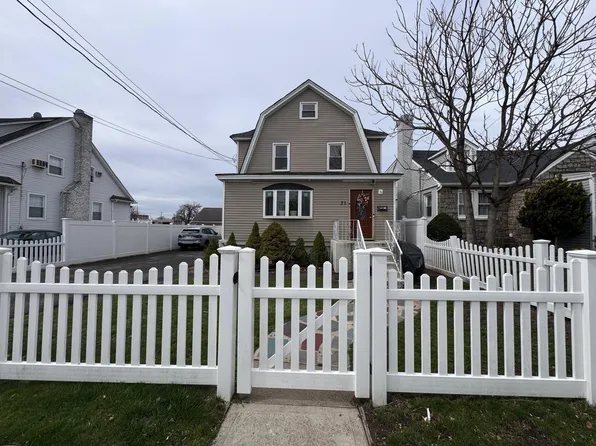 31 Harding Place, Freeport, NY 11520