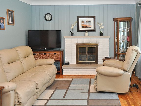 4th image of 2750 Wellesley Dr