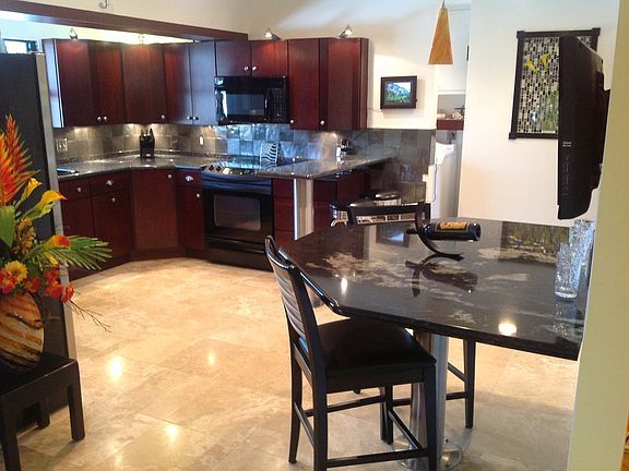 Kitchen w/ Cust Cab/Granite