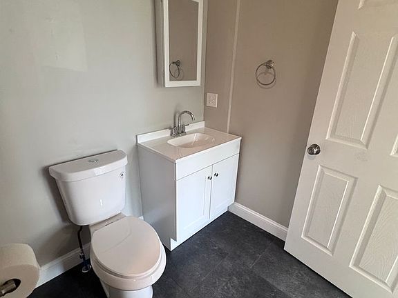 5th image of 396 High St #208