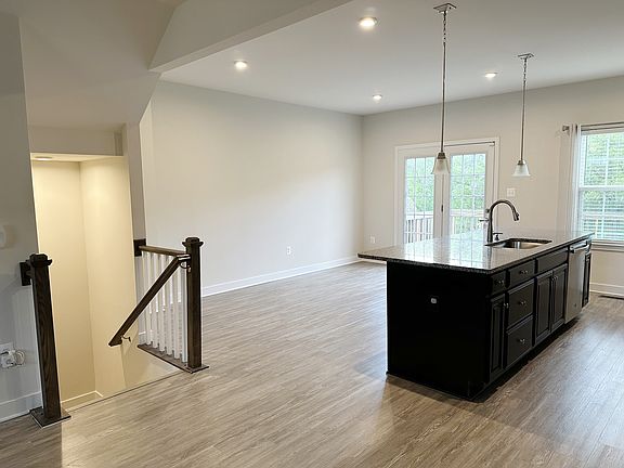 5th image of 145 Ontario Dr