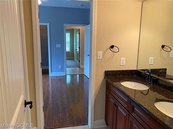 5th image of 2110 Graceland Ct