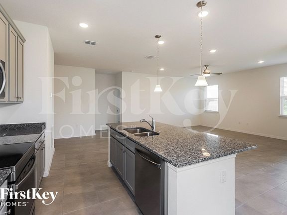 5th image of 214 Windsor Reserve Dr