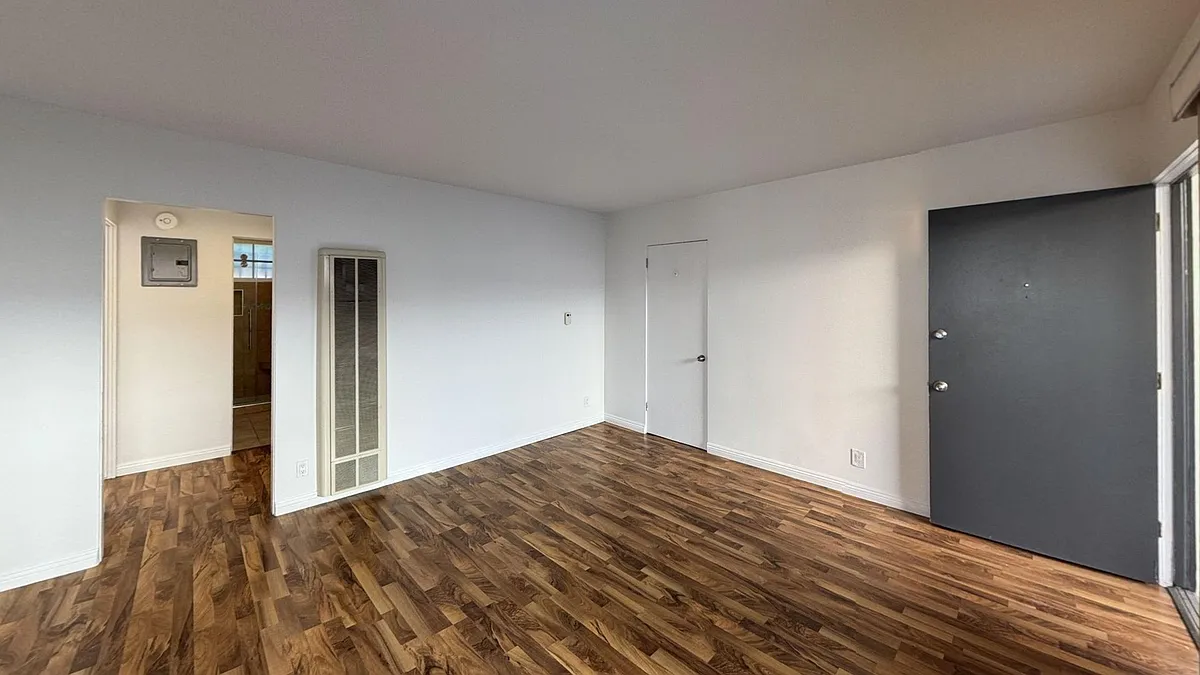 Building Photo - 1433 25th St #3
