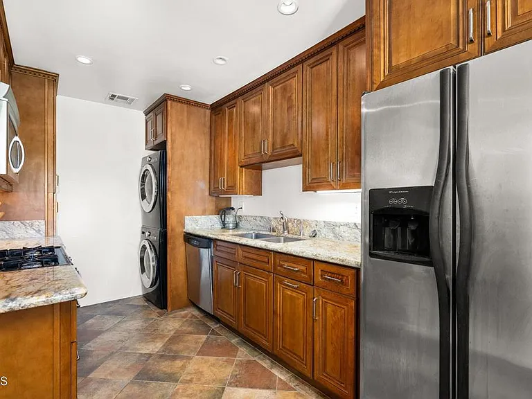 945 S Orange Grove Blvd #E — Photo 6