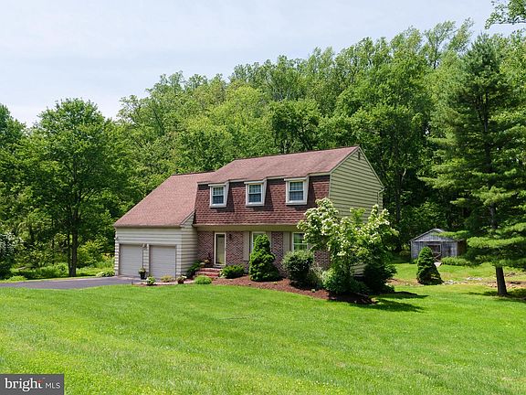 2nd image of 30 Schoolhouse Ln