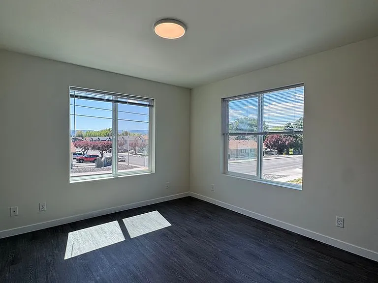 503 E Helena Ave — Photo 33