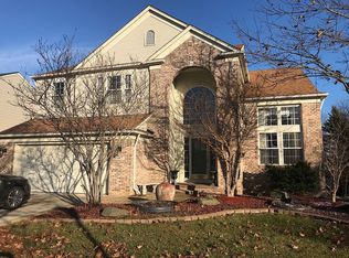 802 Hidden Creek Dr, South Lyon, MI