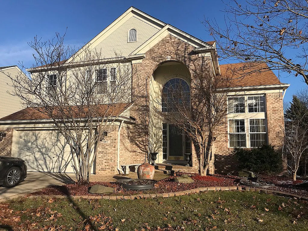 802 Hidden Creek Dr photo 1