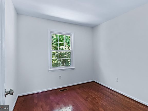 5th image of 9629 Hadleigh Ct