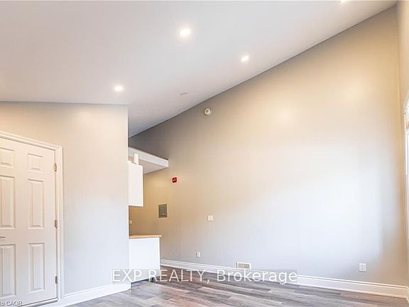 5th image of 70 Victoria Ave S #2
