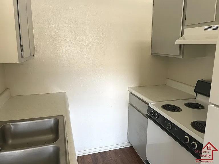Amber Apartments — Photo 23