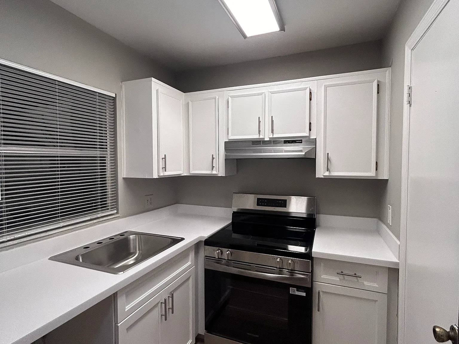 2 bed, 1100 sqft, $1,650 — Photo 2