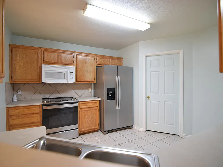 6011 Lolly Loop — Photo 4